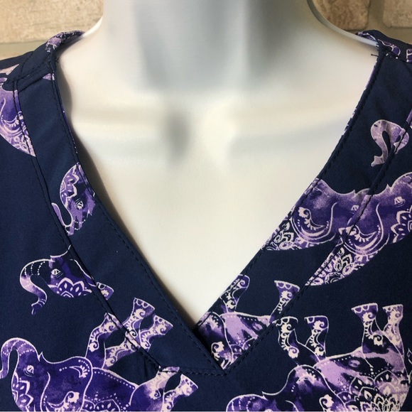 NWT Wink Purple Elephant Pattern Short Sleeve Scrub Top multiple sizes - Picture 14 of 16